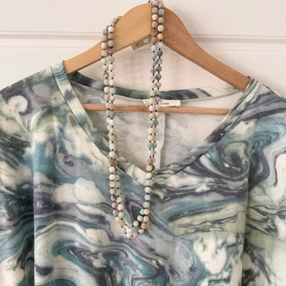 Zenana Marble Print V-Neck Long Sleeve Top – Size L - Picture 2 of 7